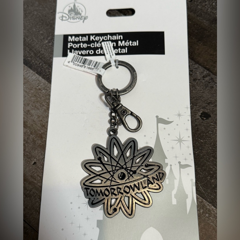 New Disney Parks‎ Tomorrow Land Metal Keychain